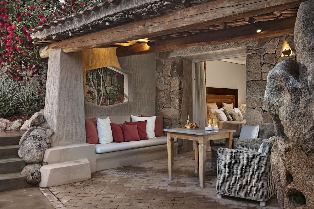 Petra Segreta Resort & Spa San Pantaleo Exterior photo